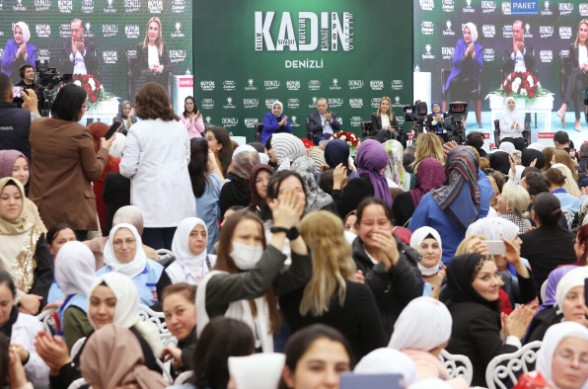 Başkan Erdoğan Denizli'de kadın işçilerle bir araya geldi! 'Kadınların iş gücüne katılımında cumhuriyet rekoru kırıldı'